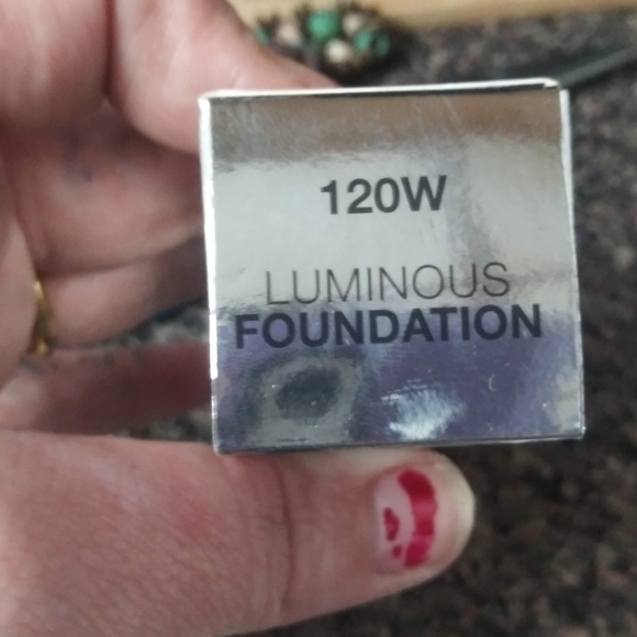 Anastasia Beverly Hills shade 120W - Picture 3 of 7